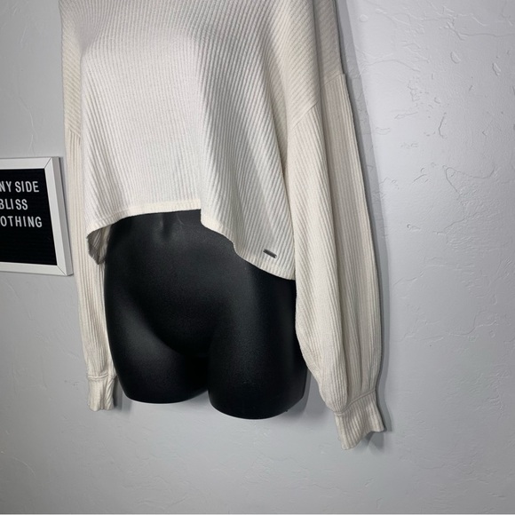 Hollister White Ribbed Cropped Turtleneck Long Sleeve Top Size Extra Small - Picture 3 of 6